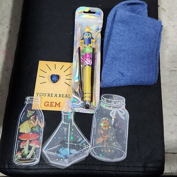 Handcrafted book lover bundle blue n yellow hamsa pen - Picture 1 of 4